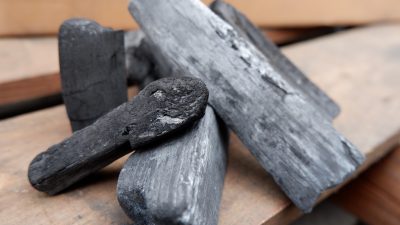 飲食店向けで使われているオススメ備長炭とは?炭の会社が詳しく解説します